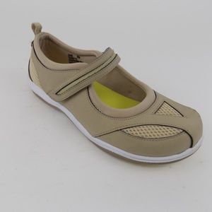Great Northwest Mary Jane's Sz 8 M Tan Casual Flat
